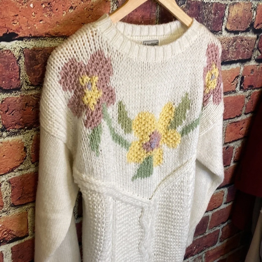 Andrew St.John Vintage Knit Sweater with Floral Design Size L - Picture 7 of 12